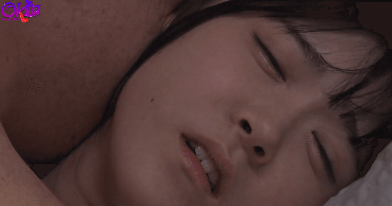 Bố dượng nắm thóp được bí mật cô  